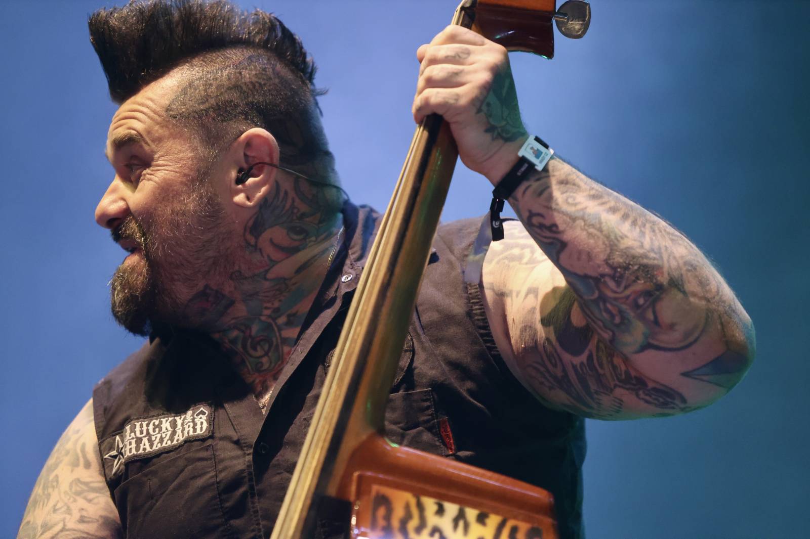 Kabát na Rožmberku vsadil na osvědčené hity, do davu hodil podepsaný klobouk. Wanastowi Vjecy si na přídavek pozvali Lucii