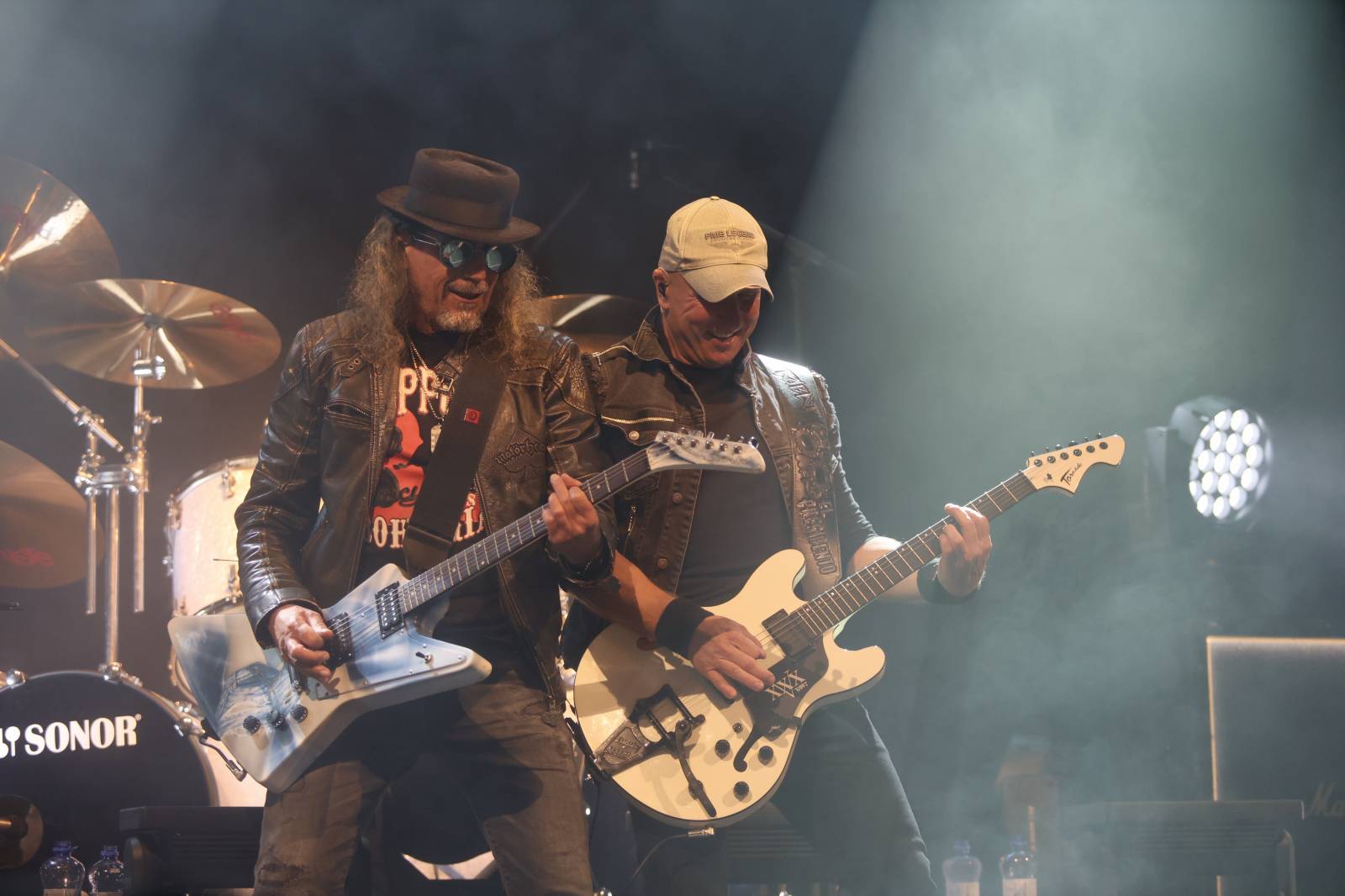 Kabát na Rožmberku vsadil na osvědčené hity, do davu hodil podepsaný klobouk. Wanastowi Vjecy si na přídavek pozvali Lucii