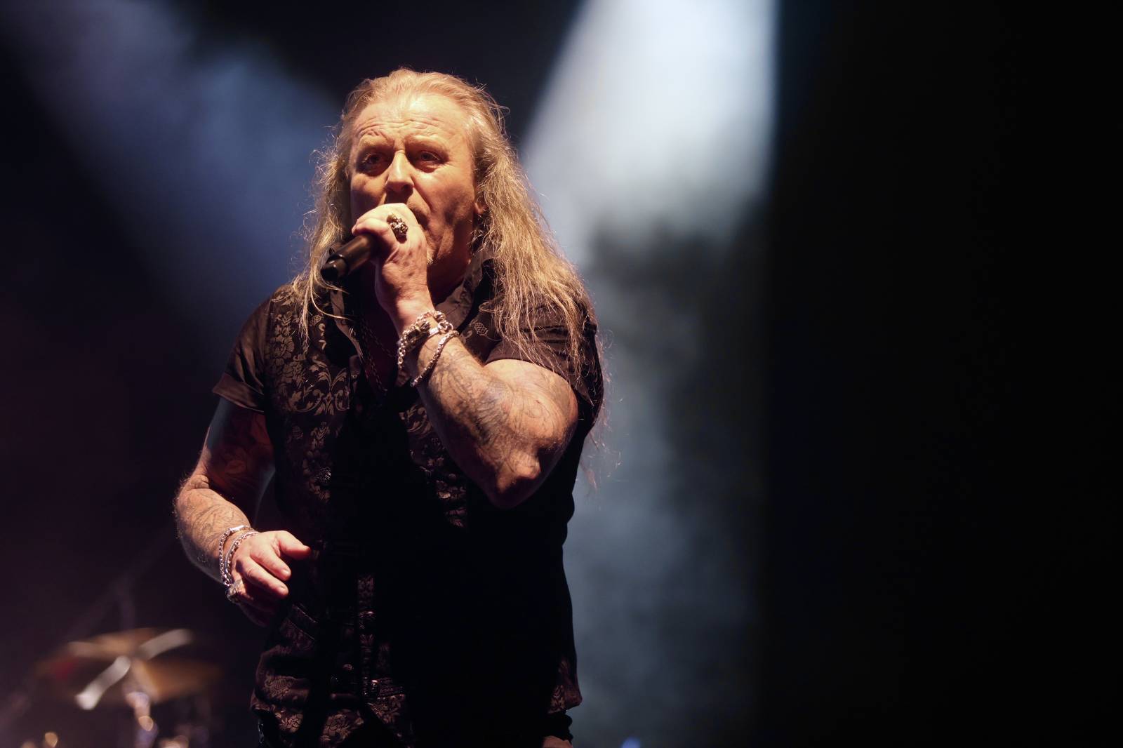 Kabát na Rožmberku vsadil na osvědčené hity, do davu hodil podepsaný klobouk. Wanastowi Vjecy si na přídavek pozvali Lucii