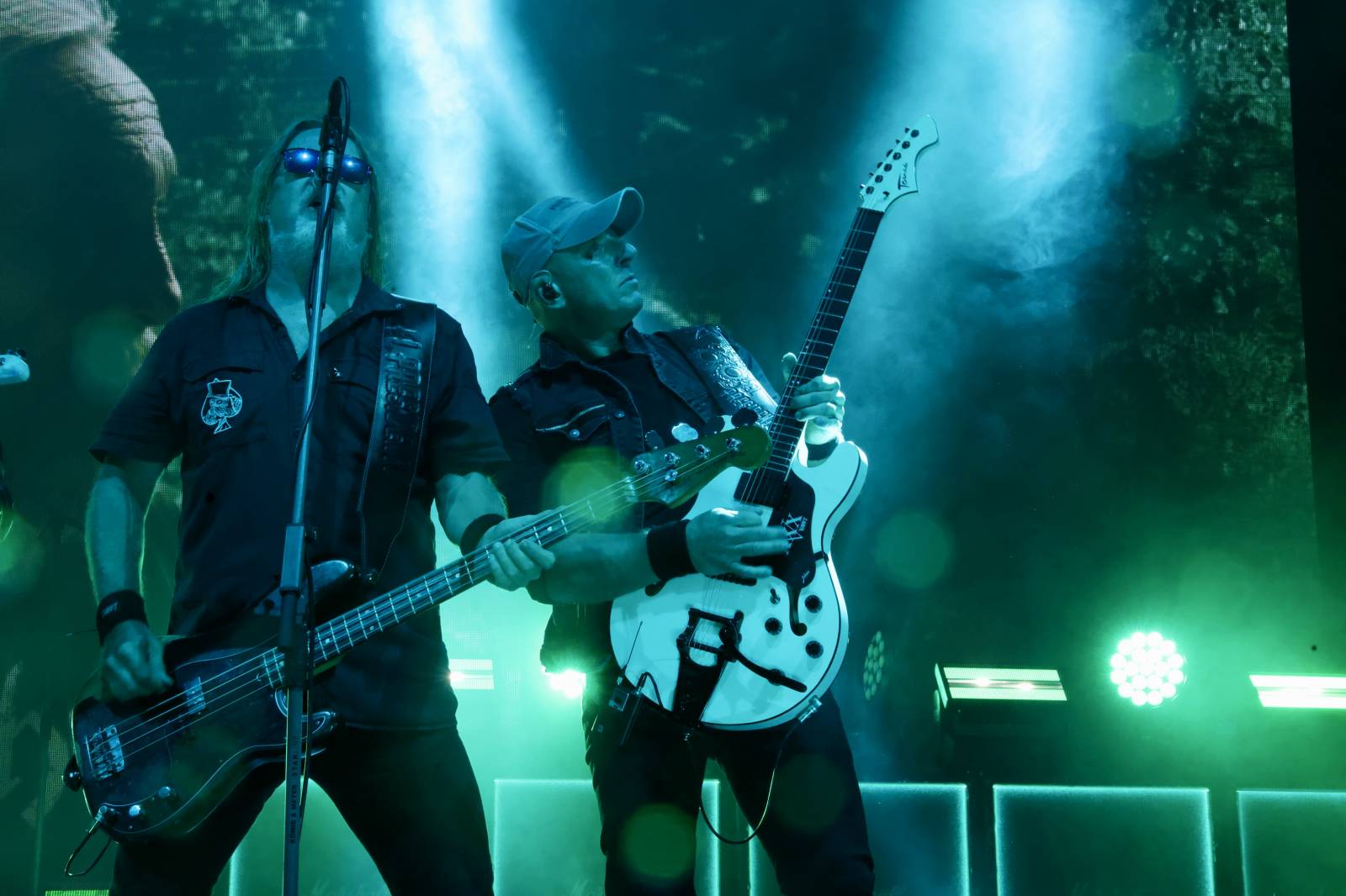 Kabát na Rožmberku vsadil na osvědčené hity, do davu hodil podepsaný klobouk. Wanastowi Vjecy si na přídavek pozvali Lucii