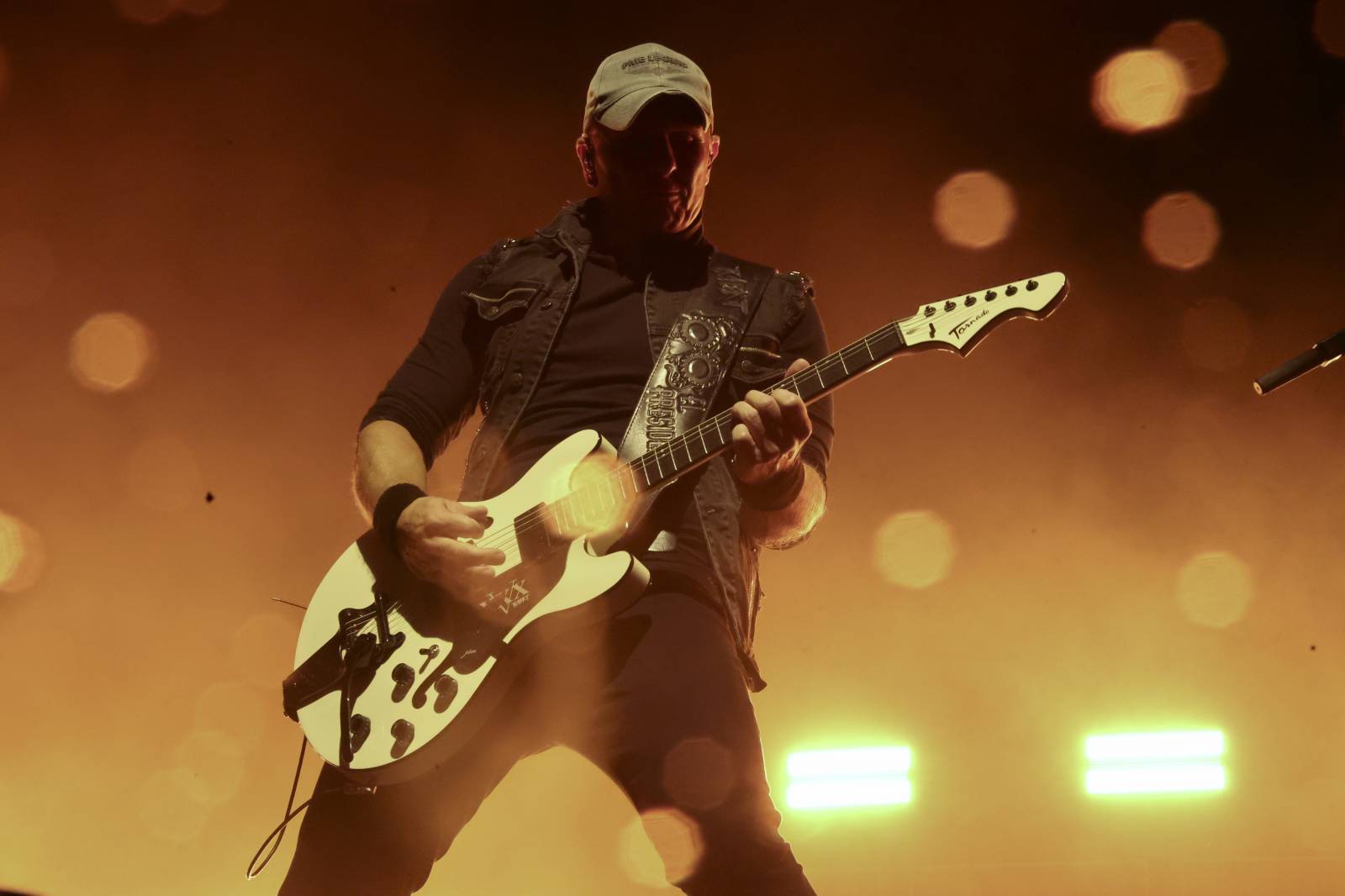 Kabát na Rožmberku vsadil na osvědčené hity, do davu hodil podepsaný klobouk. Wanastowi Vjecy si na přídavek pozvali Lucii