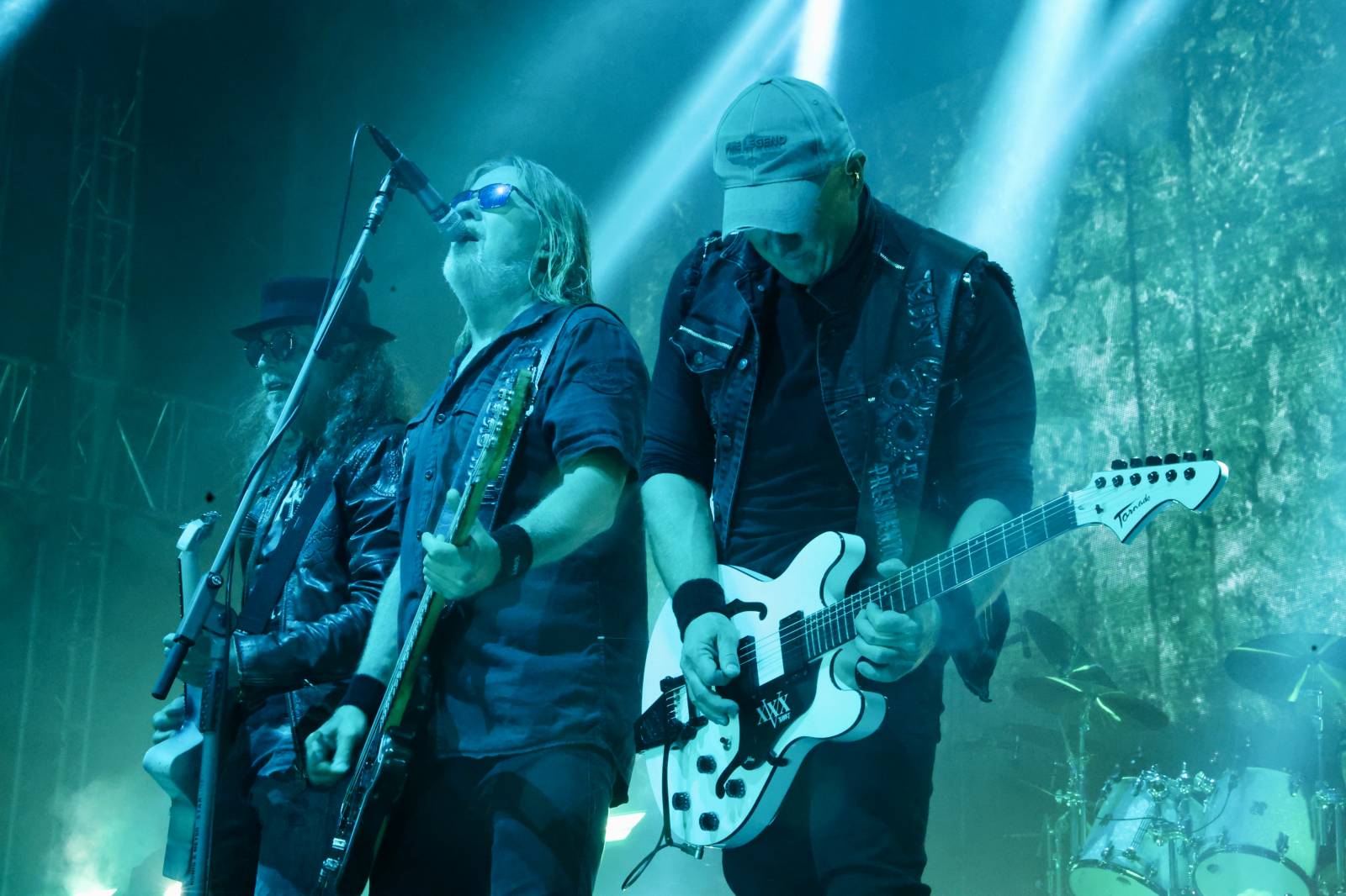 Kabát na Rožmberku vsadil na osvědčené hity, do davu hodil podepsaný klobouk. Wanastowi Vjecy si na přídavek pozvali Lucii