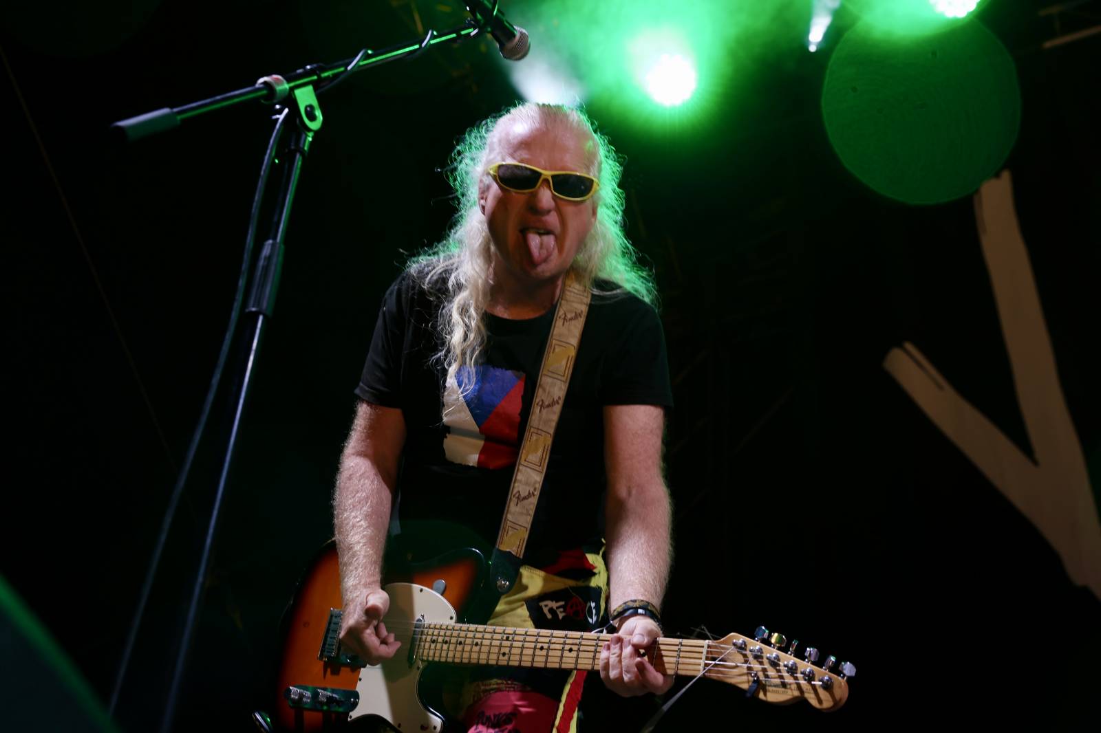 Kabát na Rožmberku vsadil na osvědčené hity, do davu hodil podepsaný klobouk. Wanastowi Vjecy si na přídavek pozvali Lucii