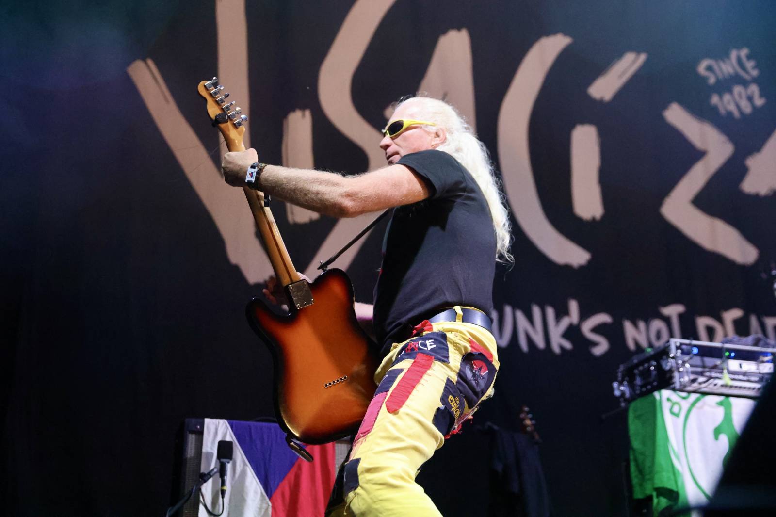 Kabát na Rožmberku vsadil na osvědčené hity, do davu hodil podepsaný klobouk. Wanastowi Vjecy si na přídavek pozvali Lucii