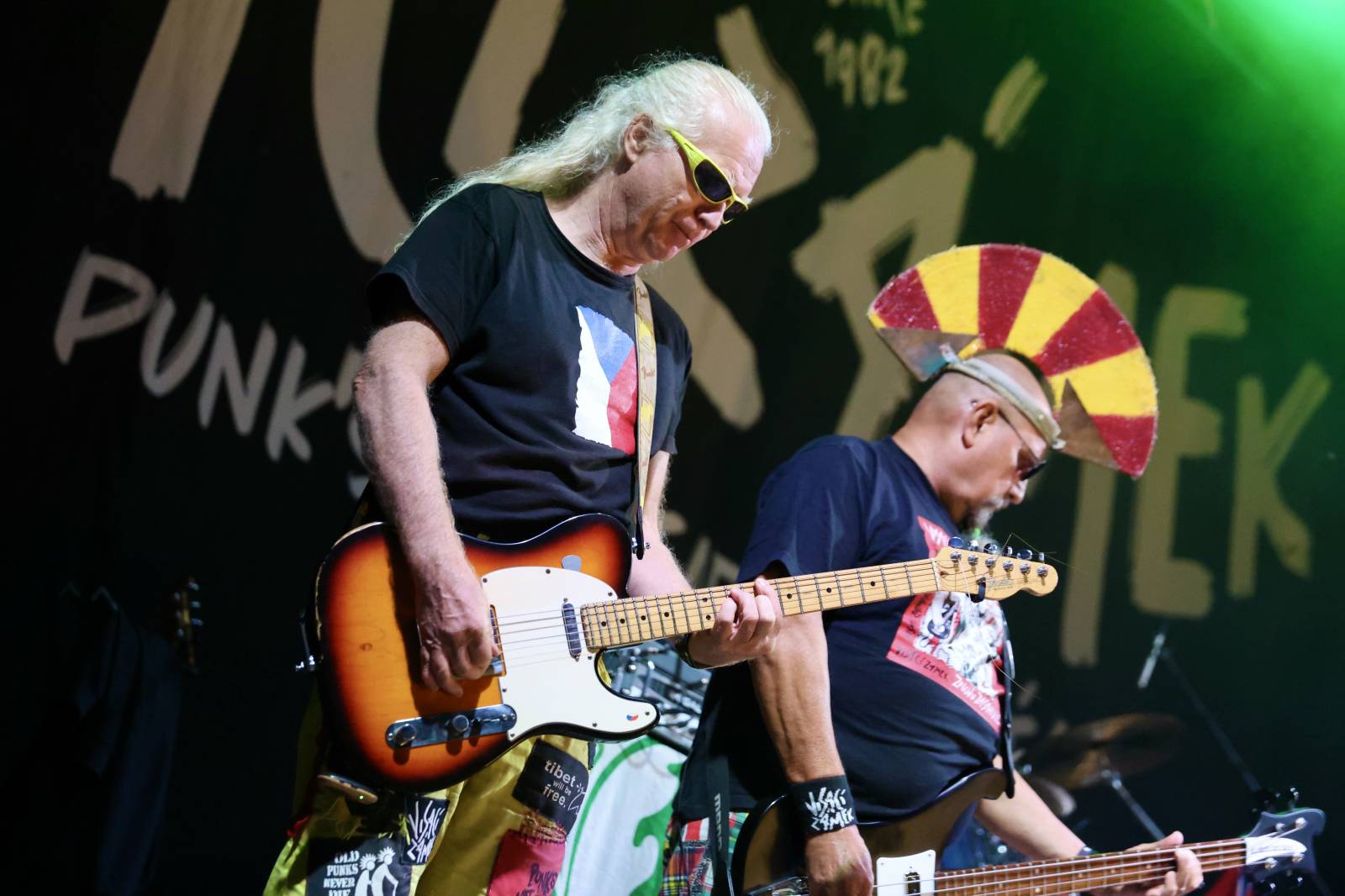 Kabát na Rožmberku vsadil na osvědčené hity, do davu hodil podepsaný klobouk. Wanastowi Vjecy si na přídavek pozvali Lucii