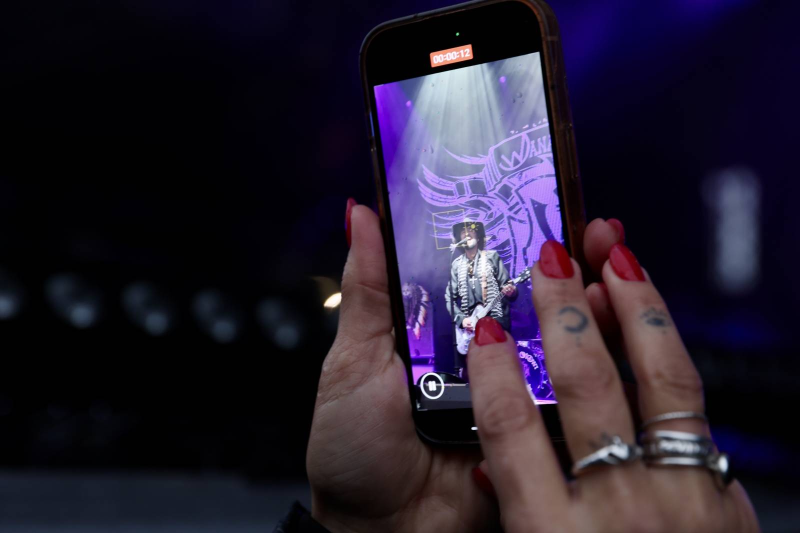 Kabát na Rožmberku vsadil na osvědčené hity, do davu hodil podepsaný klobouk. Wanastowi Vjecy si na přídavek pozvali Lucii