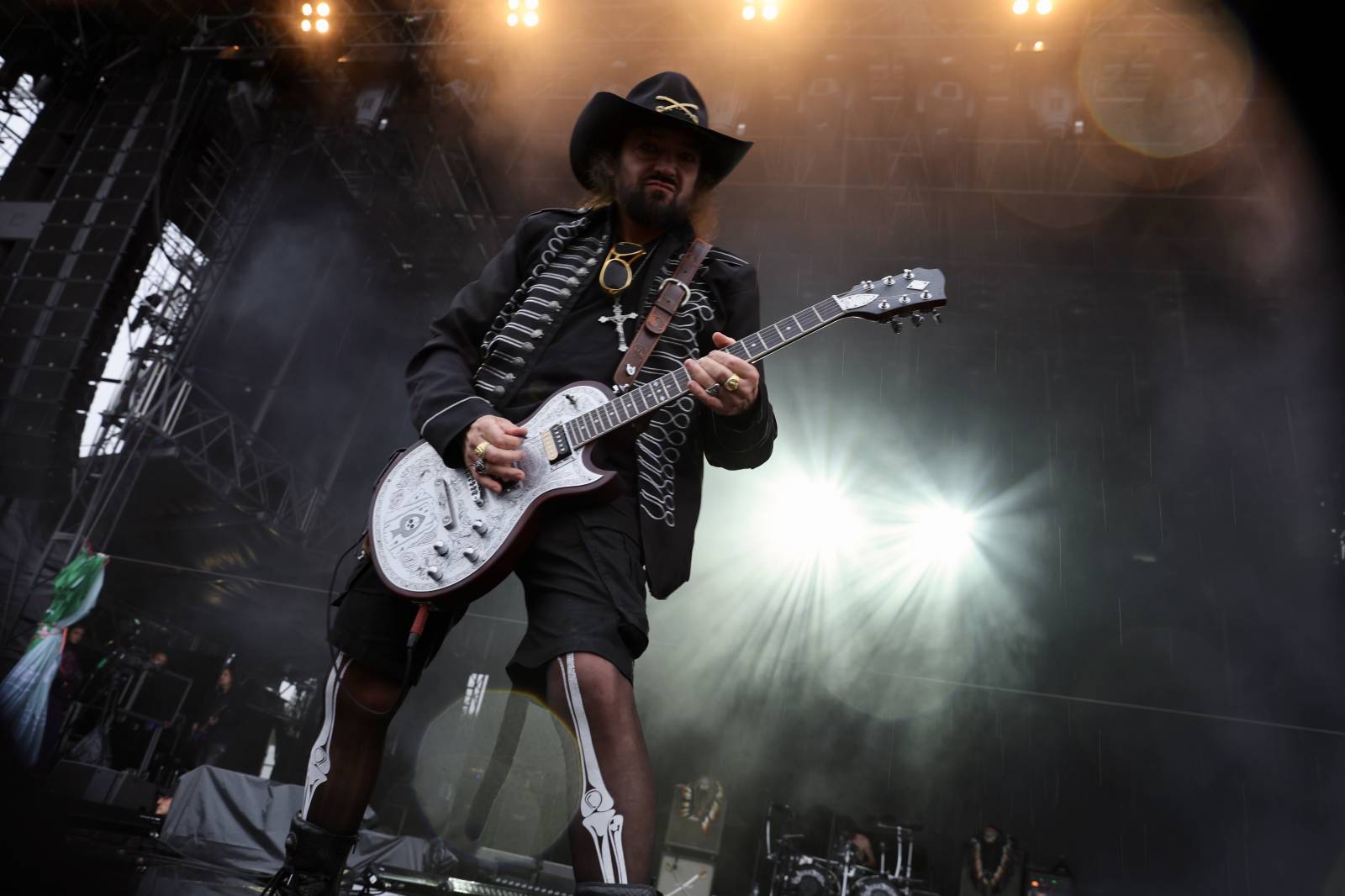 Kabát na Rožmberku vsadil na osvědčené hity, do davu hodil podepsaný klobouk. Wanastowi Vjecy si na přídavek pozvali Lucii