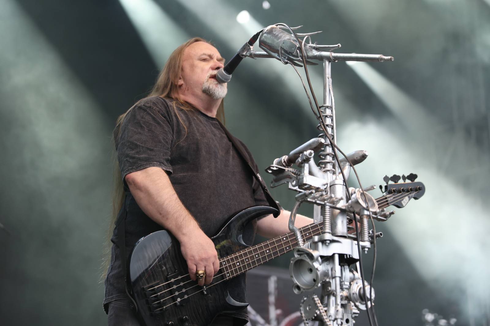 Kabát na Rožmberku vsadil na osvědčené hity, do davu hodil podepsaný klobouk. Wanastowi Vjecy si na přídavek pozvali Lucii