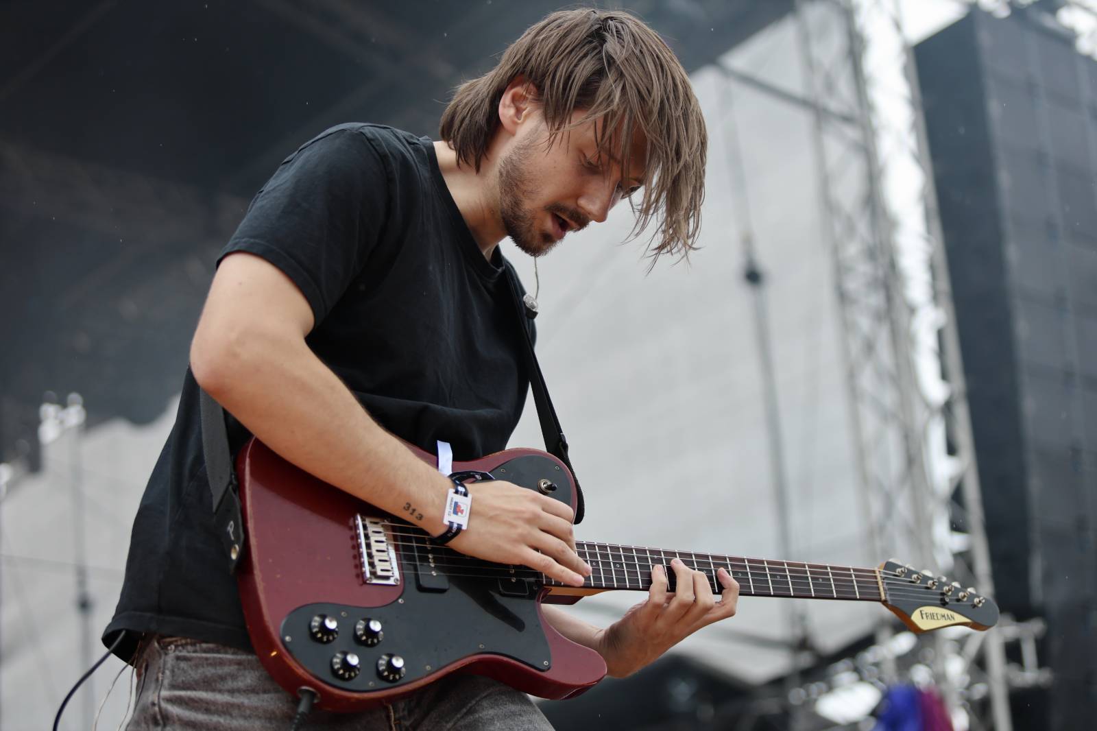 Kabát na Rožmberku vsadil na osvědčené hity, do davu hodil podepsaný klobouk. Wanastowi Vjecy si na přídavek pozvali Lucii