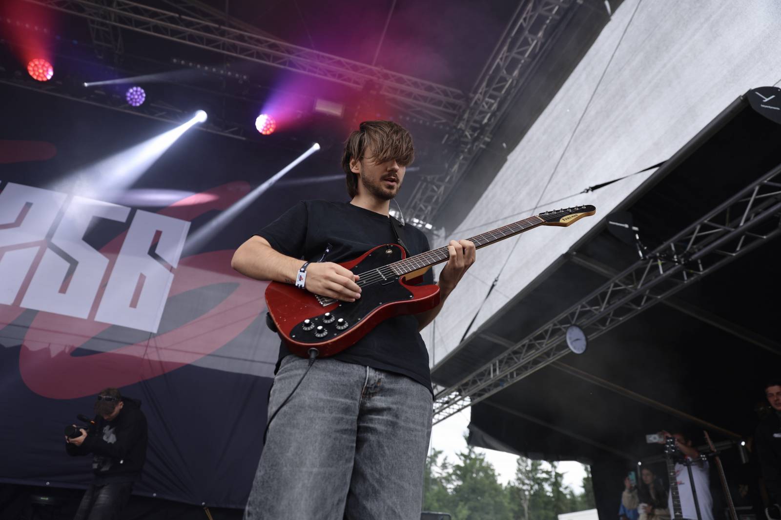 Kabát na Rožmberku vsadil na osvědčené hity, do davu hodil podepsaný klobouk. Wanastowi Vjecy si na přídavek pozvali Lucii