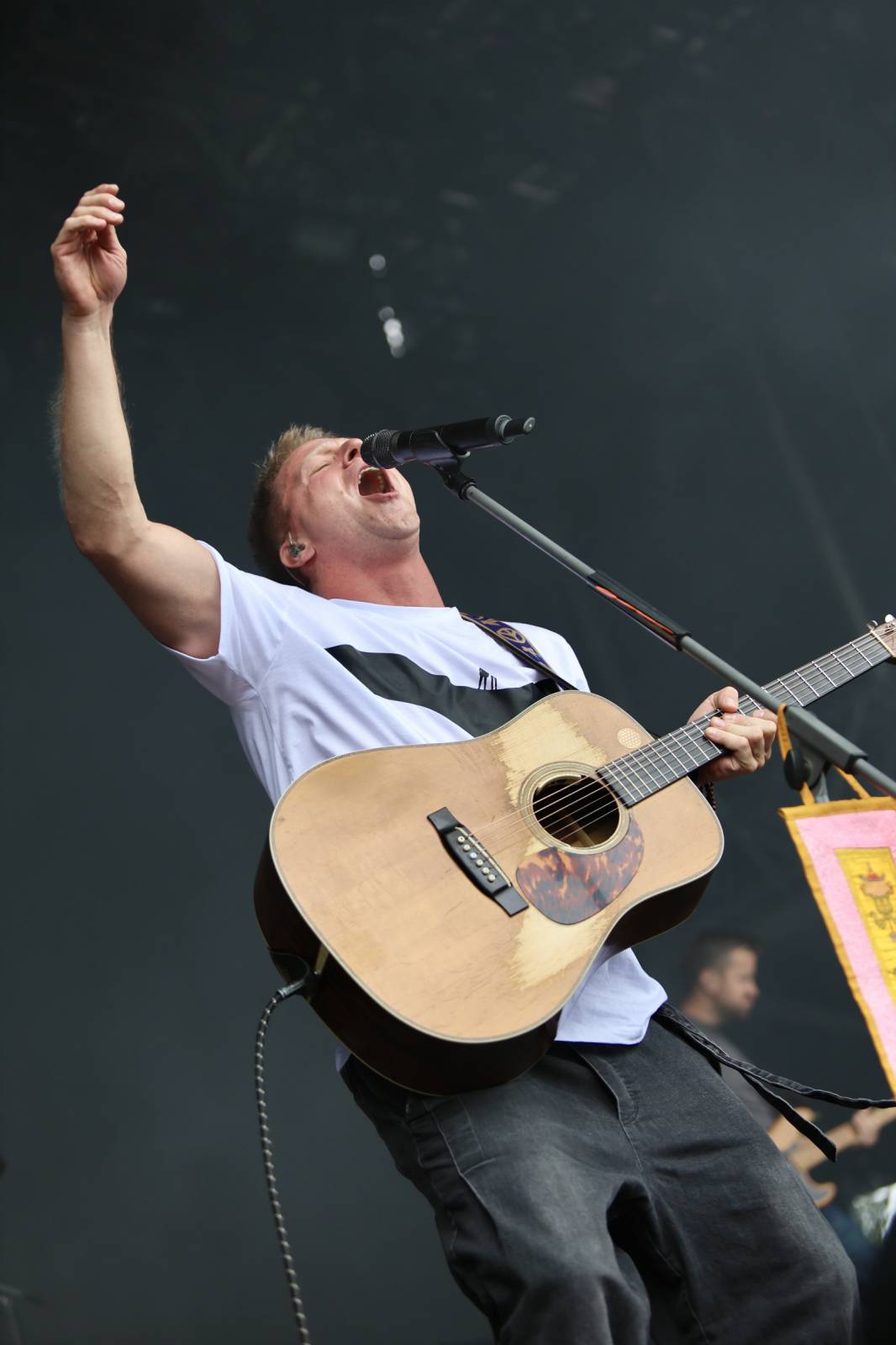 Kabát na Rožmberku vsadil na osvědčené hity, do davu hodil podepsaný klobouk. Wanastowi Vjecy si na přídavek pozvali Lucii