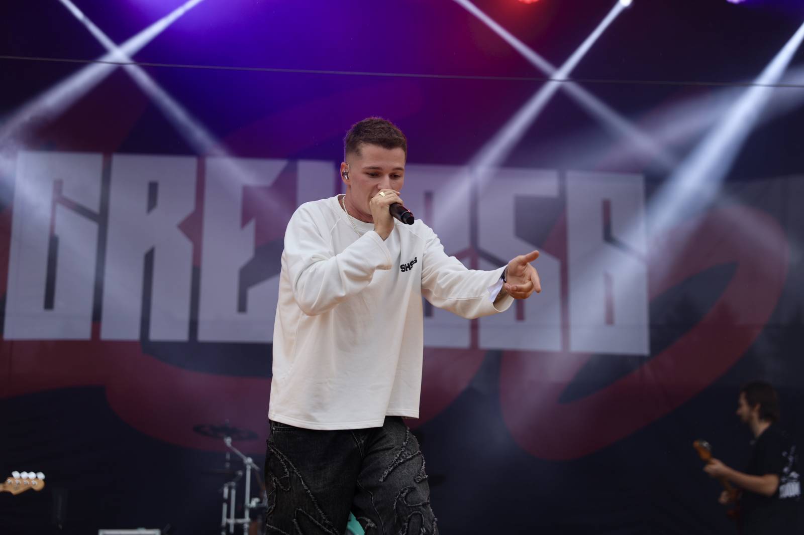 Kabát na Rožmberku vsadil na osvědčené hity, do davu hodil podepsaný klobouk. Wanastowi Vjecy si na přídavek pozvali Lucii