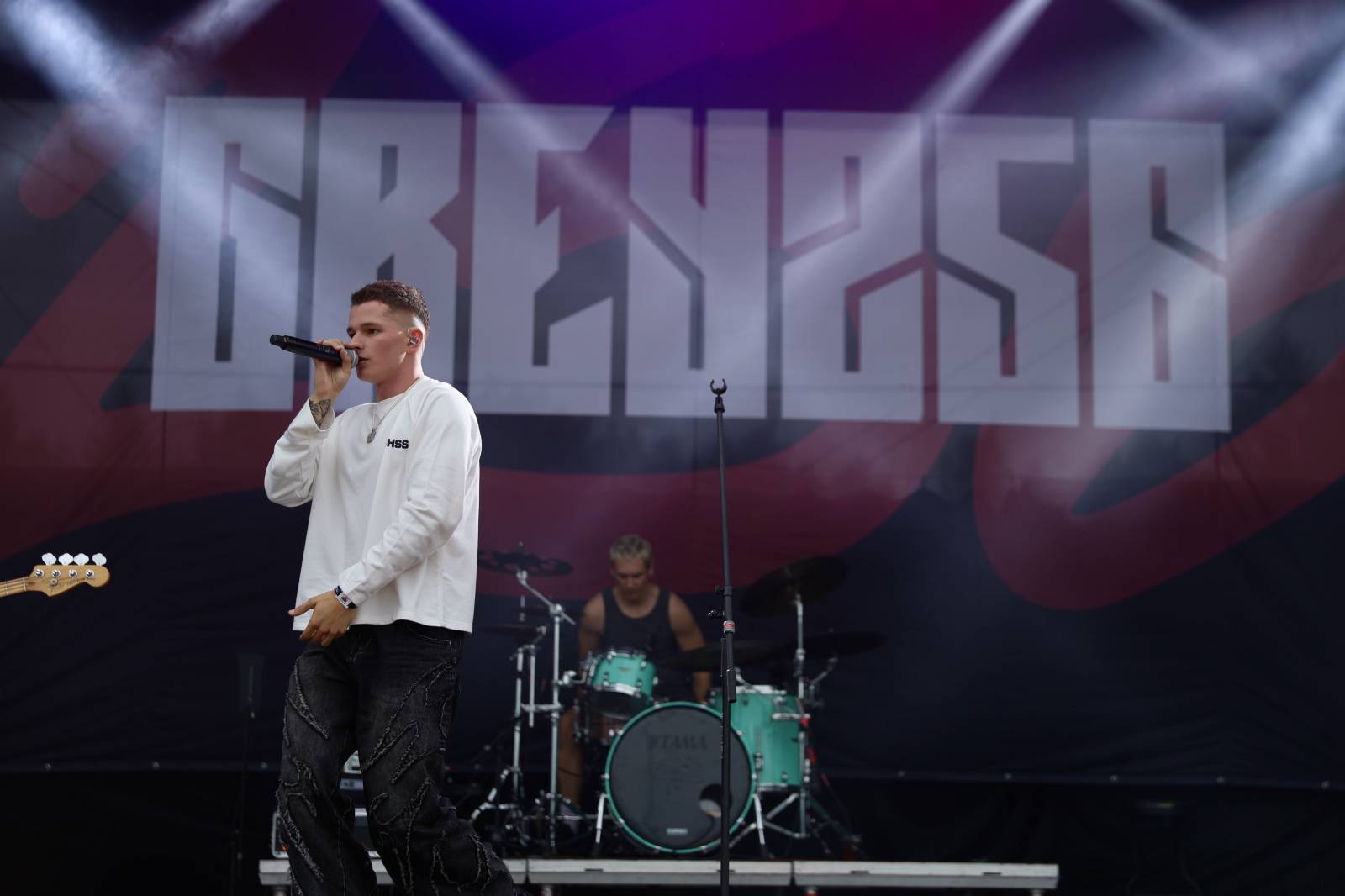 Kabát na Rožmberku vsadil na osvědčené hity, do davu hodil podepsaný klobouk. Wanastowi Vjecy si na přídavek pozvali Lucii