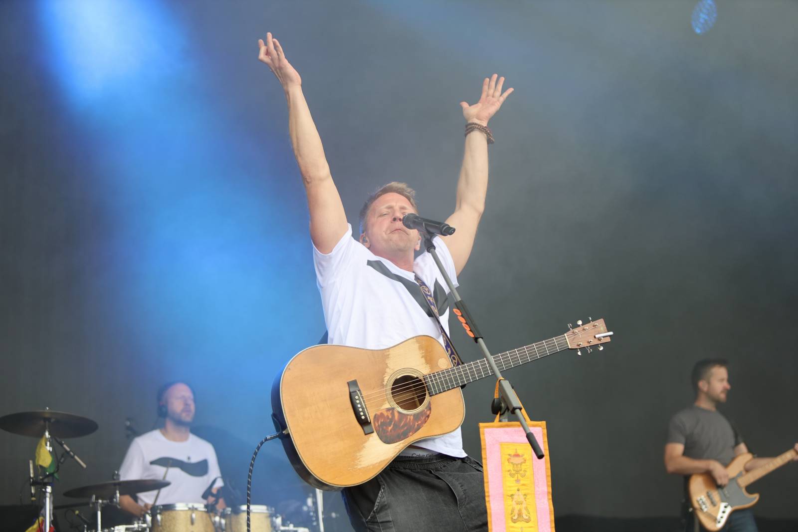 Kabát na Rožmberku vsadil na osvědčené hity, do davu hodil podepsaný klobouk. Wanastowi Vjecy si na přídavek pozvali Lucii