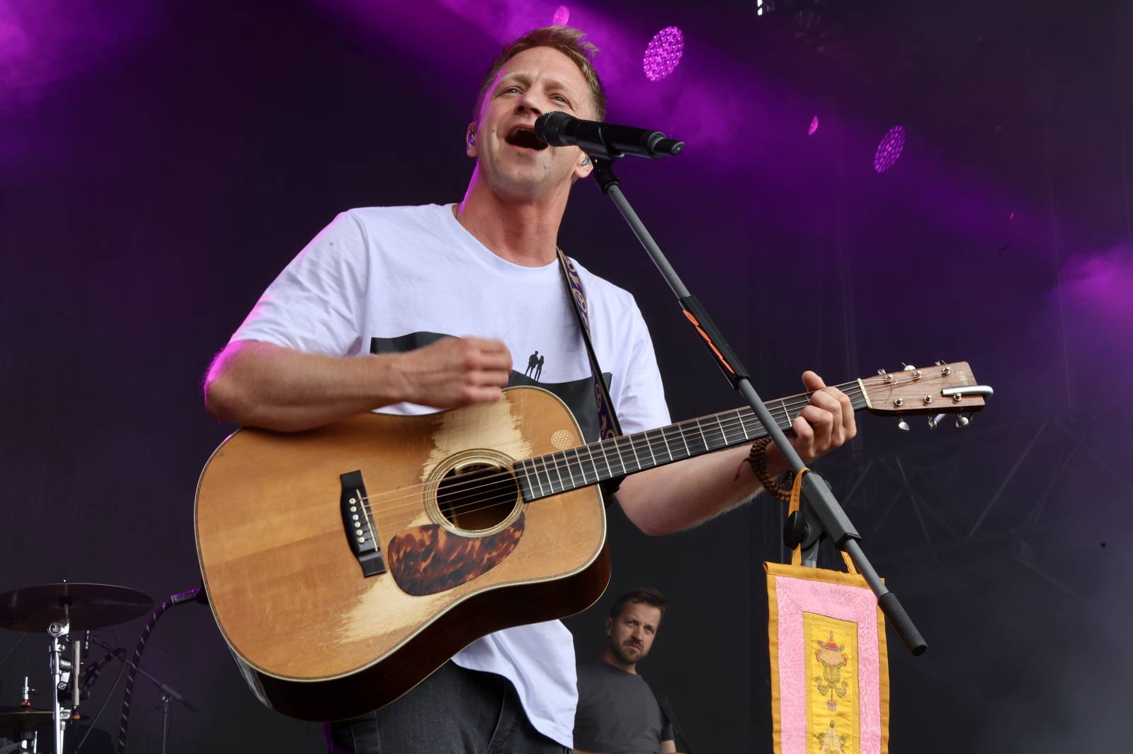 Kabát na Rožmberku vsadil na osvědčené hity, do davu hodil podepsaný klobouk. Wanastowi Vjecy si na přídavek pozvali Lucii