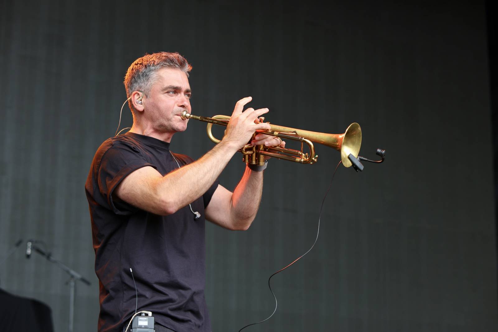 Kabát na Rožmberku vsadil na osvědčené hity, do davu hodil podepsaný klobouk. Wanastowi Vjecy si na přídavek pozvali Lucii