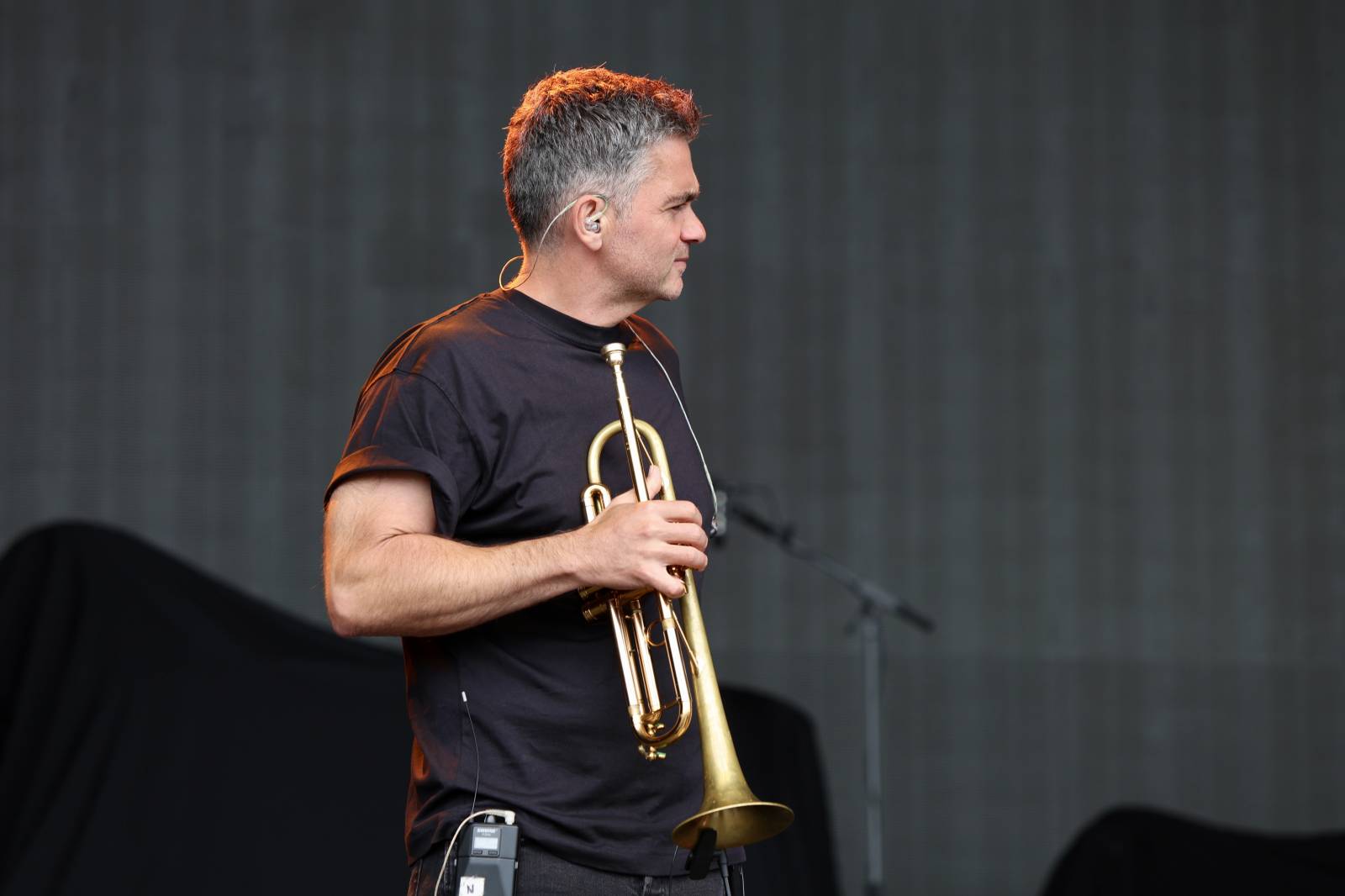 Kabát na Rožmberku vsadil na osvědčené hity, do davu hodil podepsaný klobouk. Wanastowi Vjecy si na přídavek pozvali Lucii