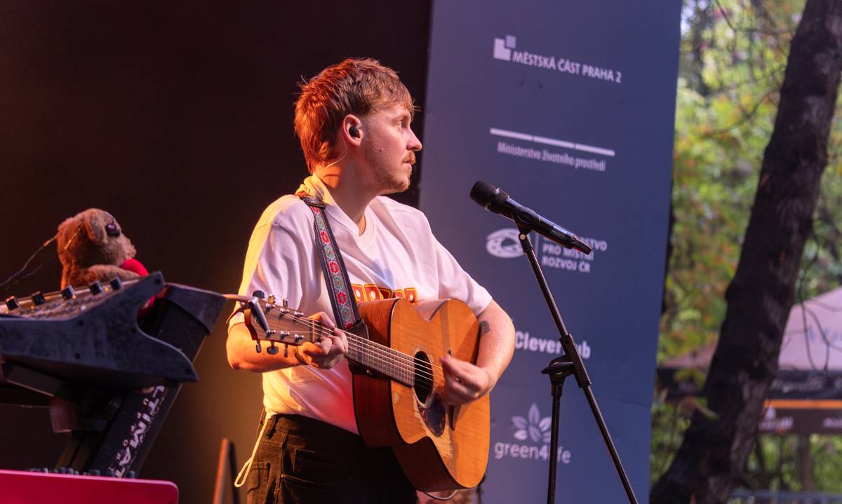 Barbora Poláková zpívala v Riegrových sadech, doprovodili ji Ťupíci i Kmínový já
