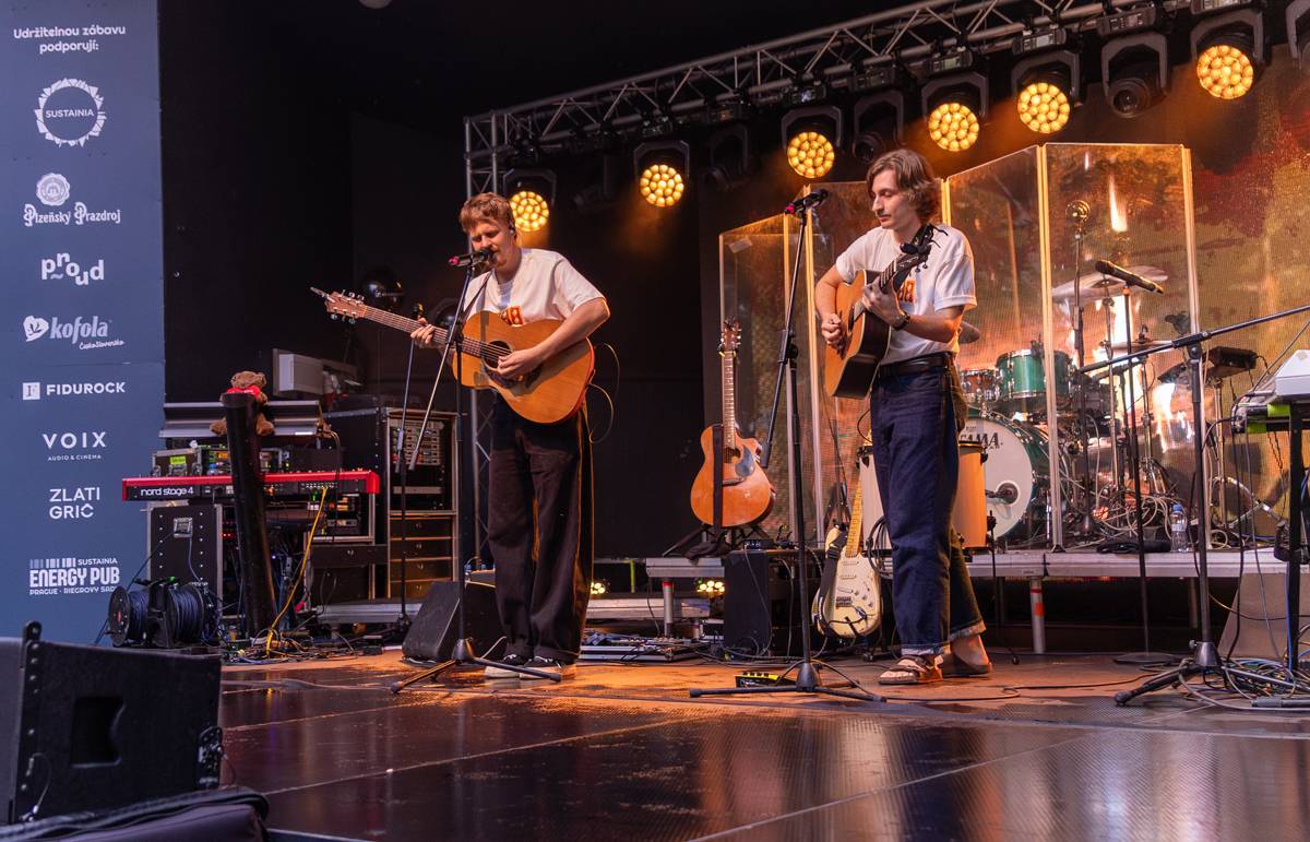 Barbora Poláková zpívala v Riegrových sadech, doprovodili ji Ťupíci i Kmínový já