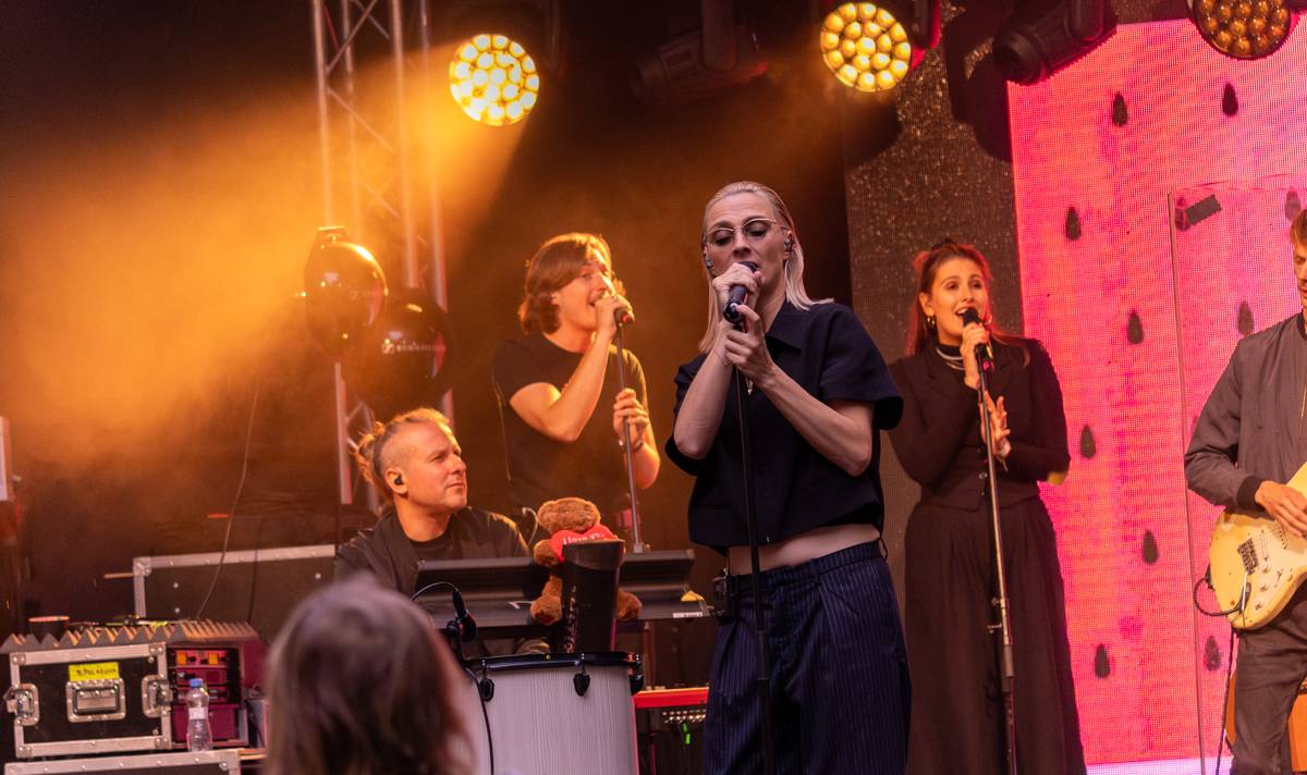 Barbora Poláková zpívala v Riegrových sadech, doprovodili ji Ťupíci i Kmínový já