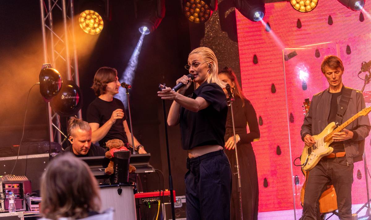 Barbora Poláková zpívala v Riegrových sadech, doprovodili ji Ťupíci i Kmínový já