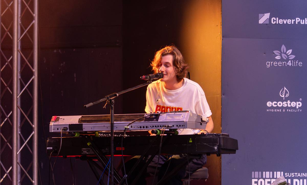 Barbora Poláková zpívala v Riegrových sadech, doprovodili ji Ťupíci i Kmínový já