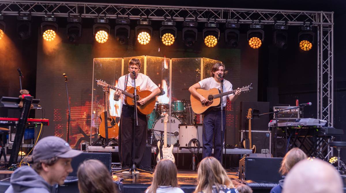 Barbora Poláková zpívala v Riegrových sadech, doprovodili ji Ťupíci i Kmínový já