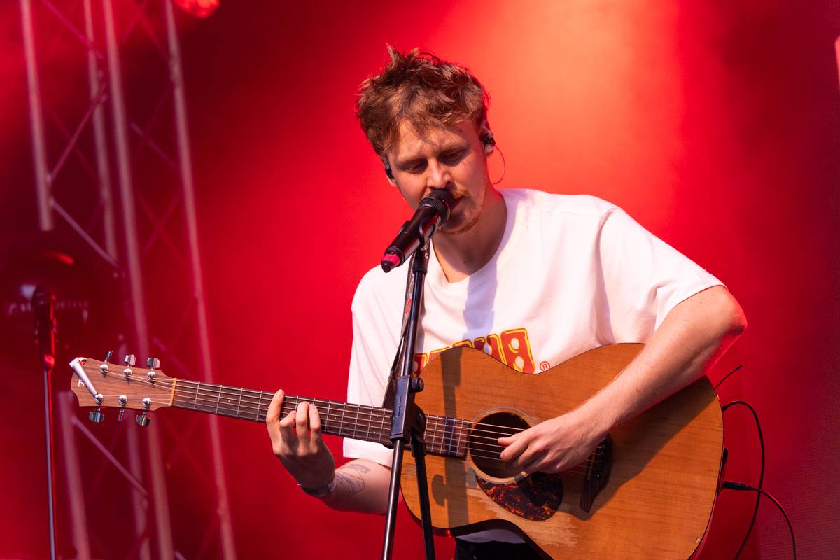 Barbora Poláková zpívala v Riegrových sadech, doprovodili ji Ťupíci i Kmínový já