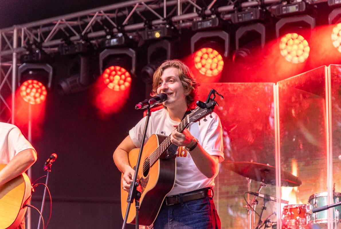 Barbora Poláková zpívala v Riegrových sadech, doprovodili ji Ťupíci i Kmínový já