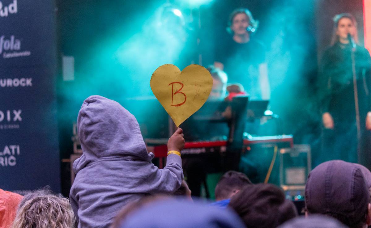 Barbora Poláková zpívala v Riegrových sadech, doprovodili ji Ťupíci i Kmínový já