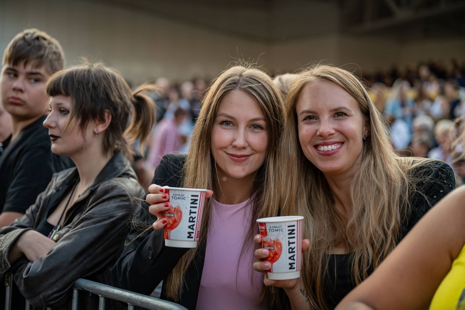 Queenie připomněli největší hity Freddieho Mercuryho a spol. S letním turné zavítali na Křižíkovu fontánu