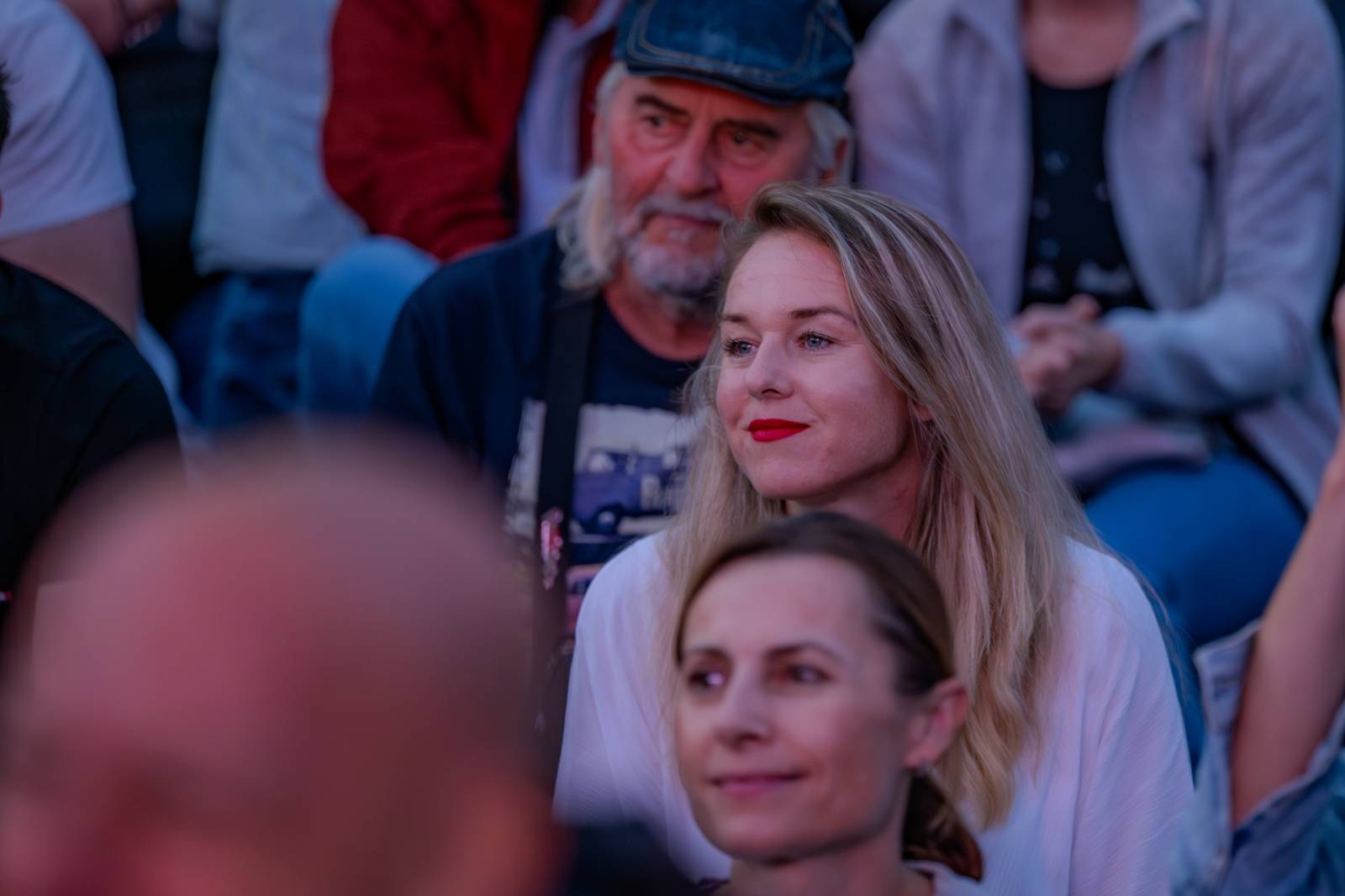 Queenie připomněli největší hity Freddieho Mercuryho a spol. S letním turné zavítali na Křižíkovu fontánu