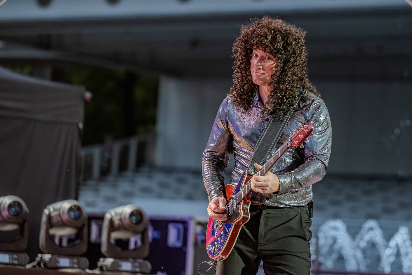 Queenie připomněli největší hity Freddieho Mercuryho a spol. S letním turné zavítali na Křižíkovu fontánu