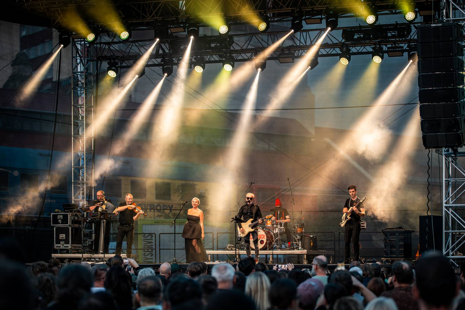 Čechomor vyprodal Areál 7 v pražských Holešovicích, doprovodila ho Martina Pártlová