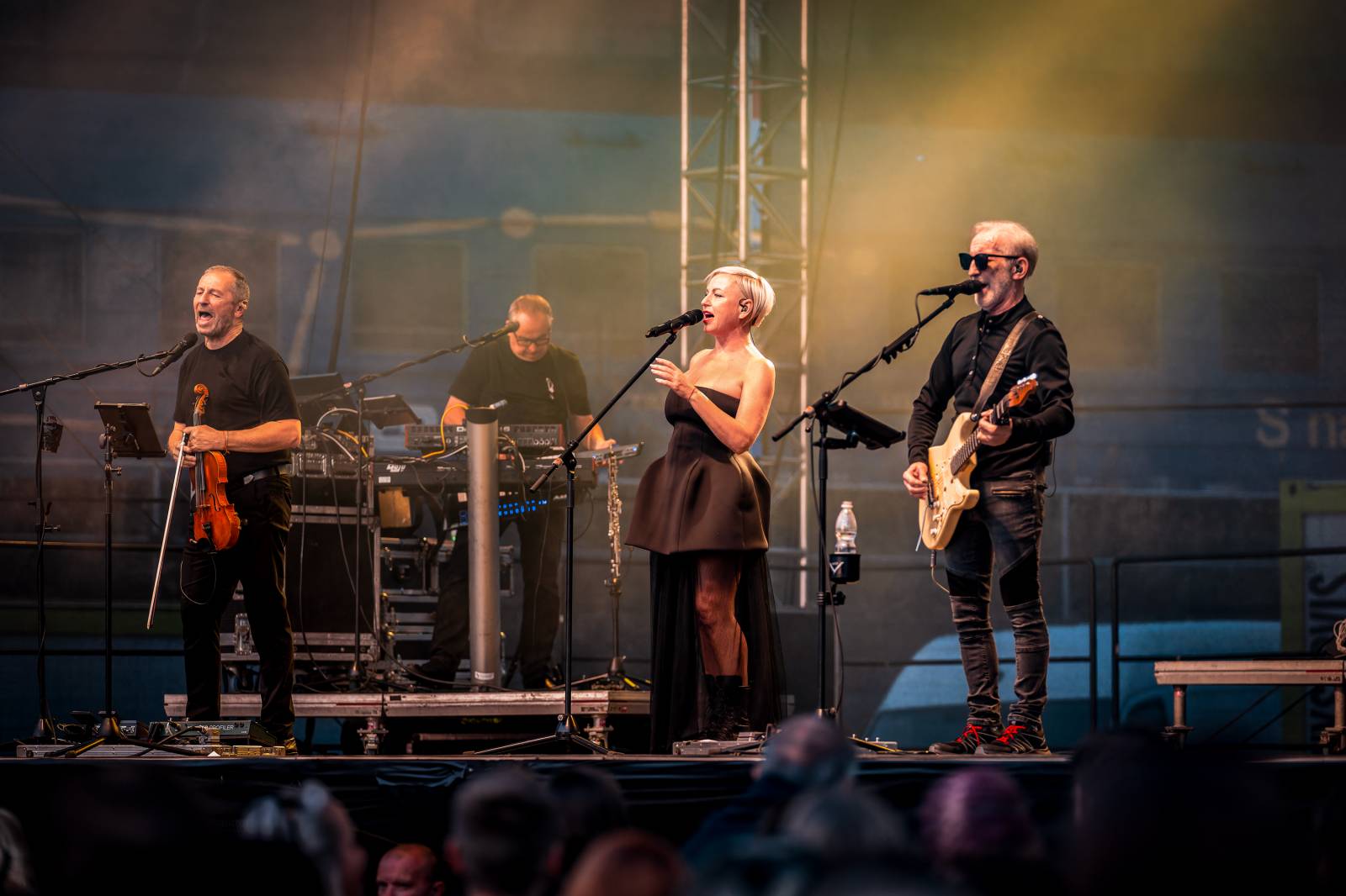 Čechomor vyprodal Areál 7 v pražských Holešovicích, doprovodila ho Martina Pártlová