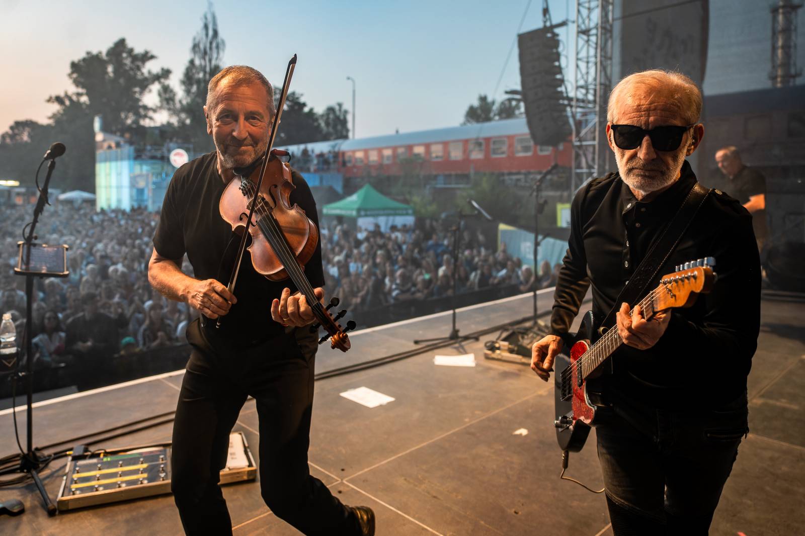 Čechomor vyprodal Areál 7 v pražských Holešovicích, doprovodila ho Martina Pártlová