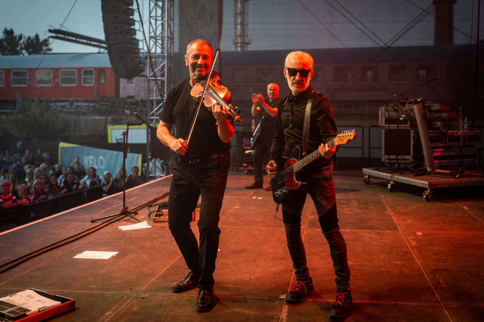 Čechomor vyprodal Areál 7 v pražských Holešovicích, doprovodila ho Martina Pártlová