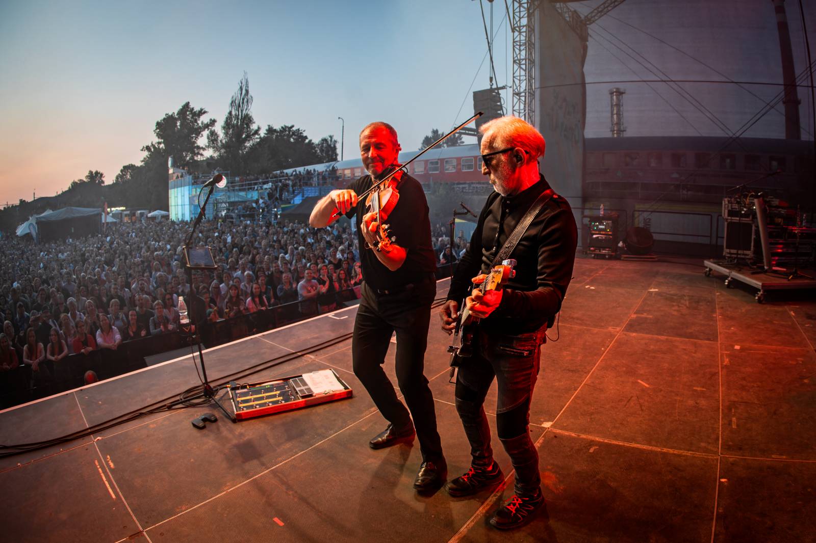 Čechomor vyprodal Areál 7 v pražských Holešovicích, doprovodila ho Martina Pártlová