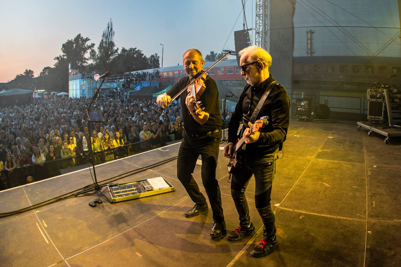 Čechomor vyprodal Areál 7 v pražských Holešovicích, doprovodila ho Martina Pártlová