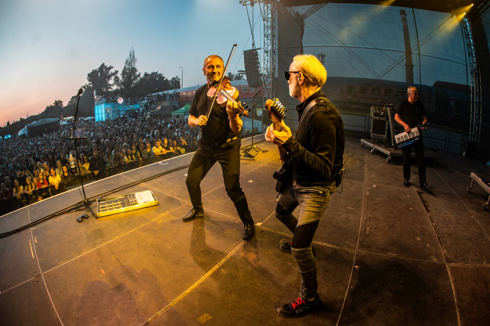 Čechomor vyprodal Areál 7 v pražských Holešovicích, doprovodila ho Martina Pártlová