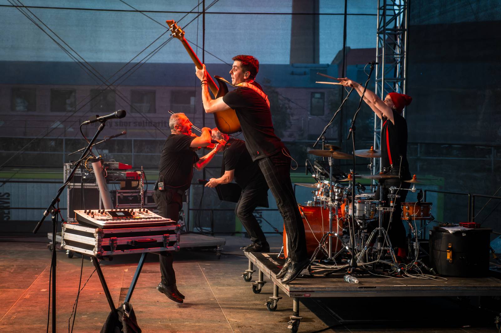 Čechomor vyprodal Areál 7 v pražských Holešovicích, doprovodila ho Martina Pártlová