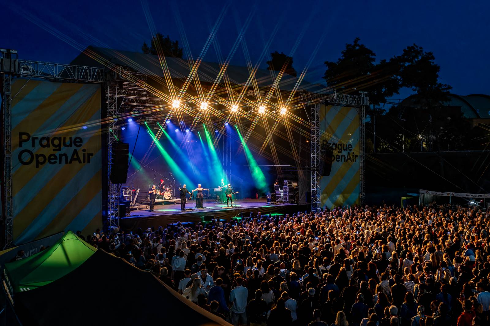 Čechomor vyprodal Areál 7 v pražských Holešovicích, doprovodila ho Martina Pártlová