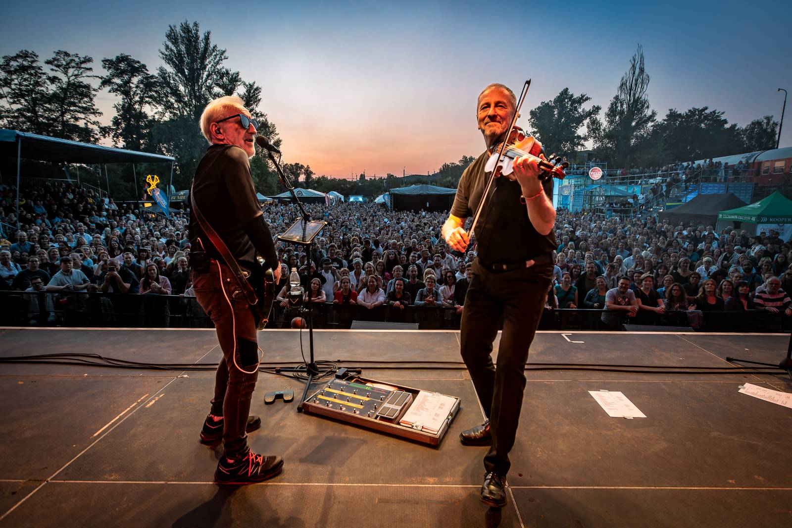 Čechomor vyprodal Areál 7 v pražských Holešovicích, doprovodila ho Martina Pártlová