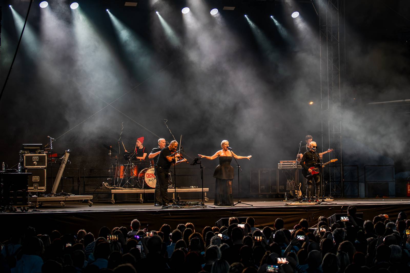Čechomor vyprodal Areál 7 v pražských Holešovicích, doprovodila ho Martina Pártlová