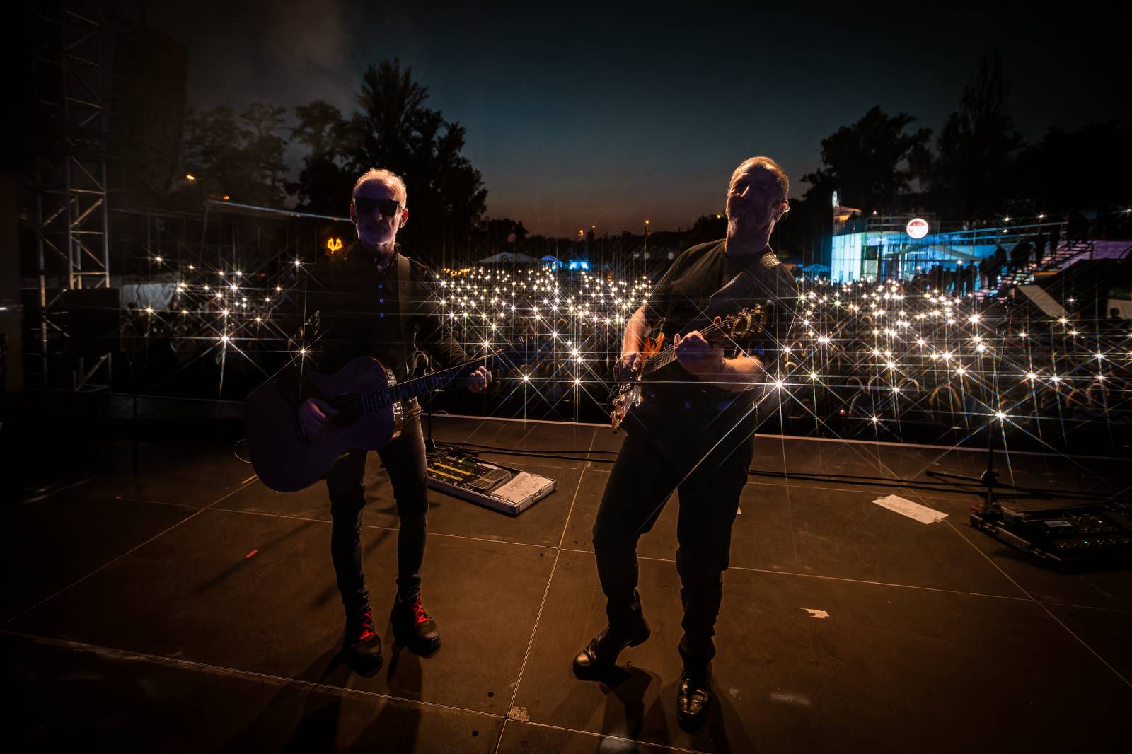 Čechomor vyprodal Areál 7 v pražských Holešovicích, doprovodila ho Martina Pártlová