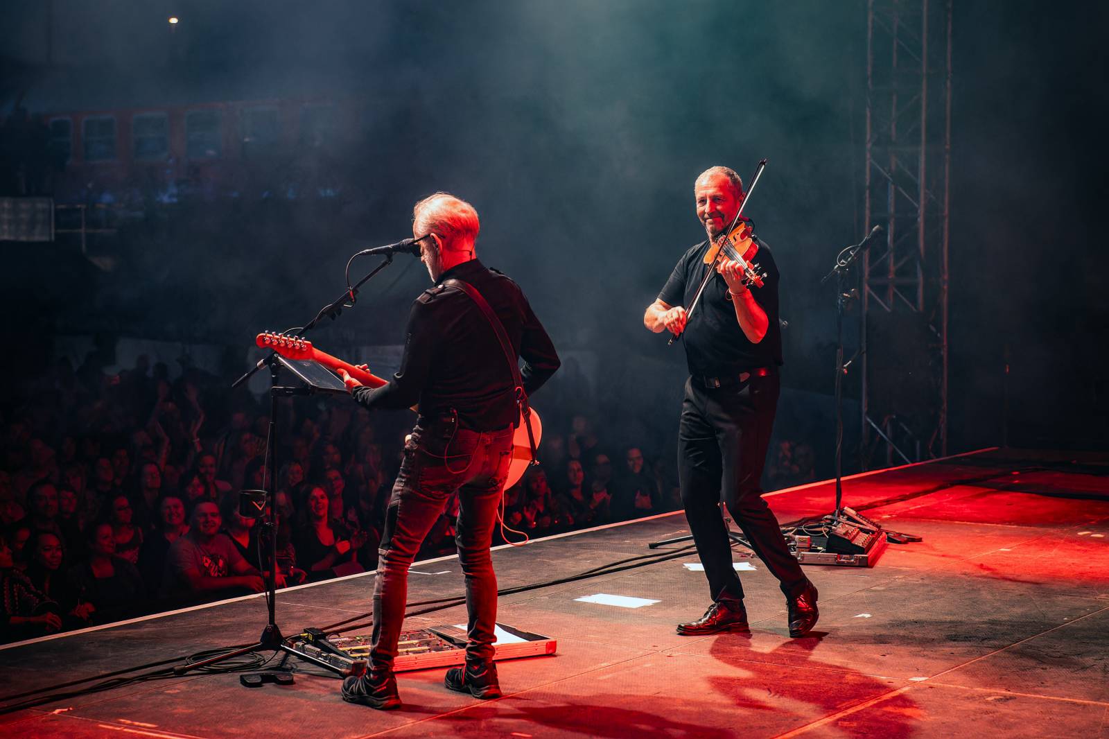 Čechomor vyprodal Areál 7 v pražských Holešovicích, doprovodila ho Martina Pártlová