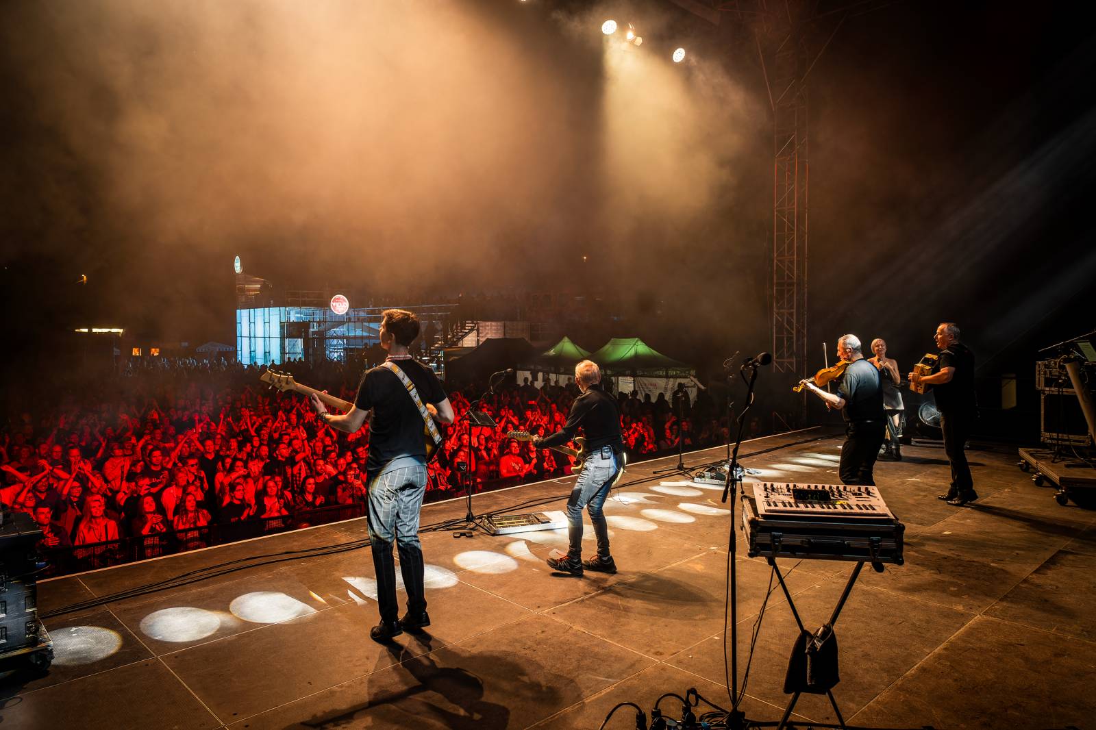 Čechomor vyprodal Areál 7 v pražských Holešovicích, doprovodila ho Martina Pártlová