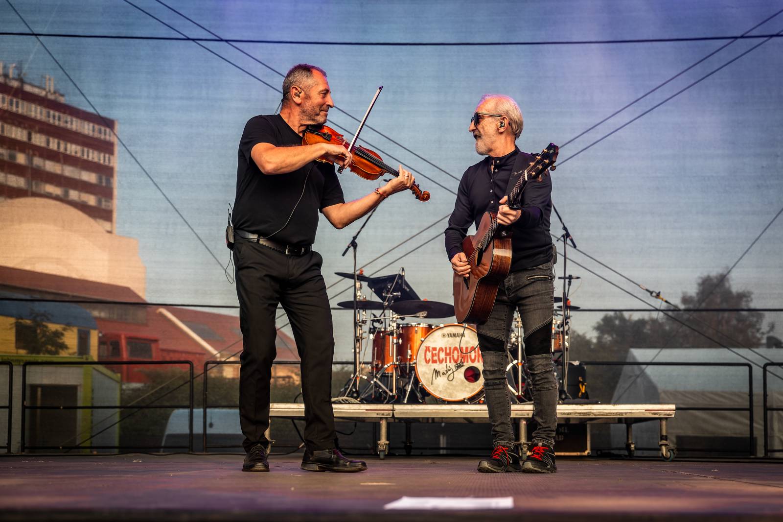 Čechomor vyprodal Areál 7 v pražských Holešovicích, doprovodila ho Martina Pártlová