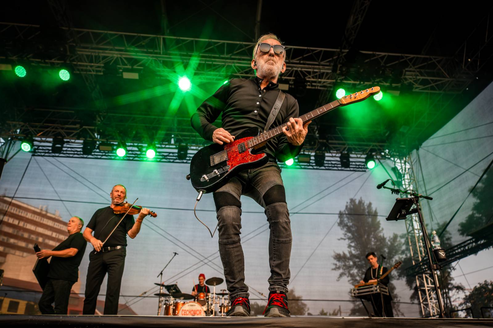 Čechomor vyprodal Areál 7 v pražských Holešovicích, doprovodila ho Martina Pártlová