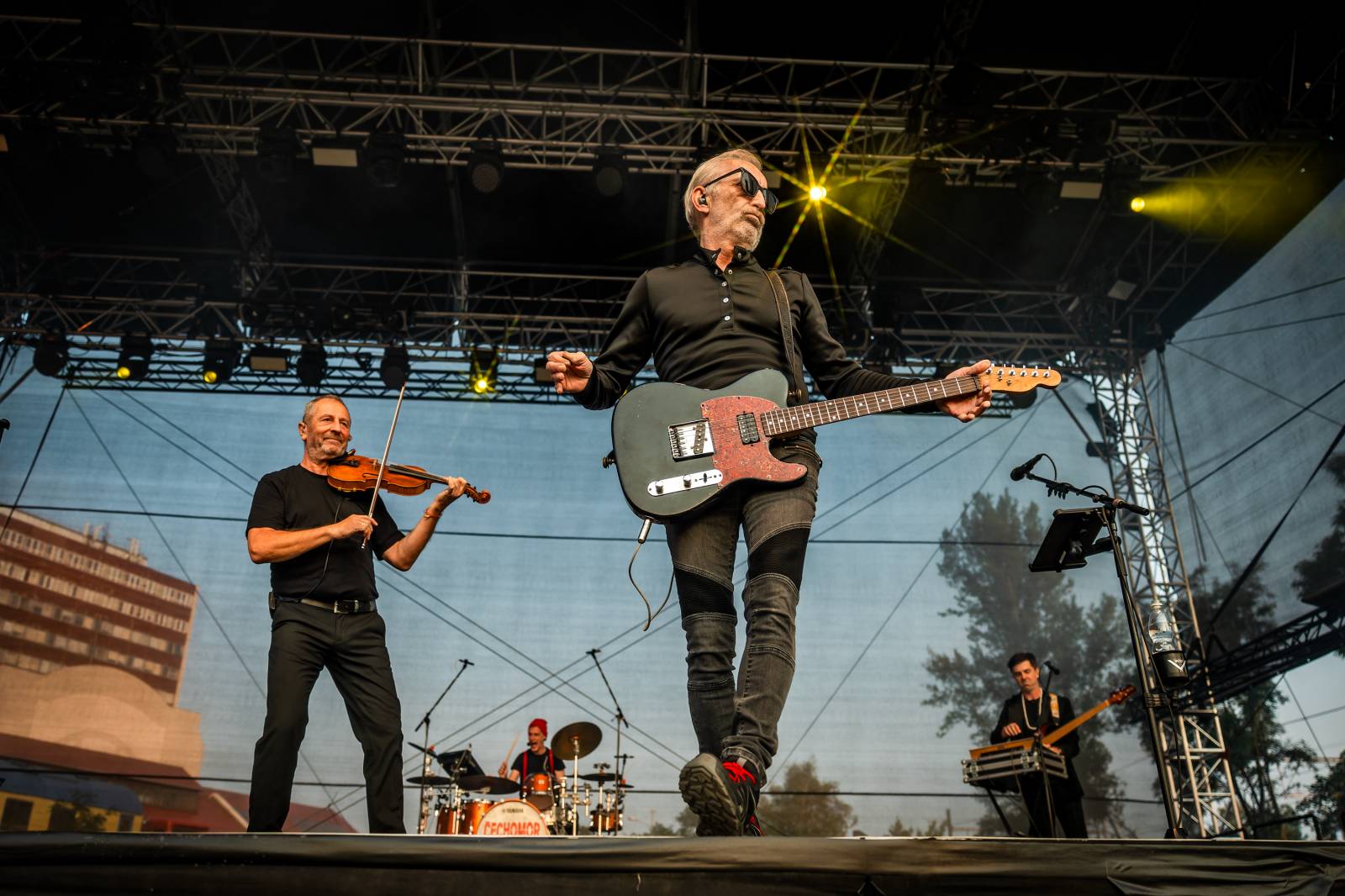 Čechomor vyprodal Areál 7 v pražských Holešovicích, doprovodila ho Martina Pártlová